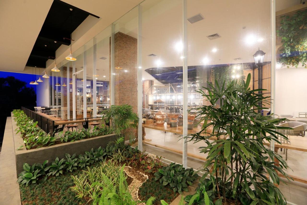 Luminor Hotel Purwokerto By Wh Экстерьер фото